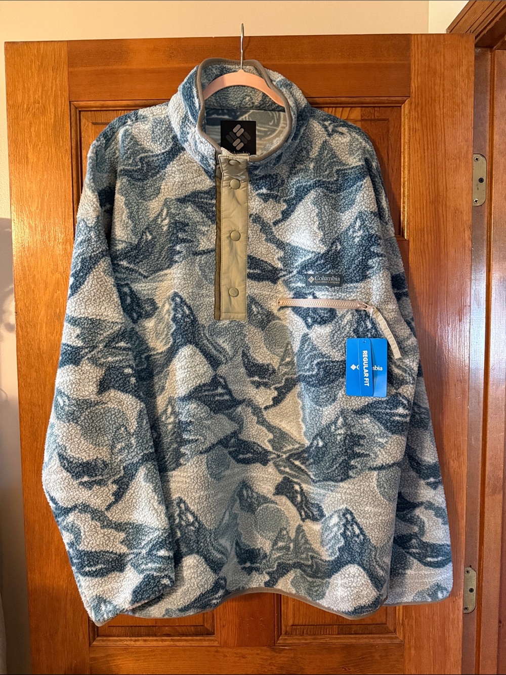 Columbia Menโs Blue & Cream Sherpa Pullover Jacket